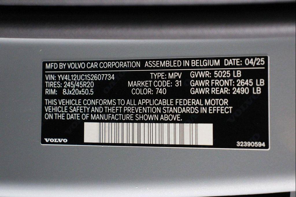 new 2025 Volvo XC40 car, priced at $41,998