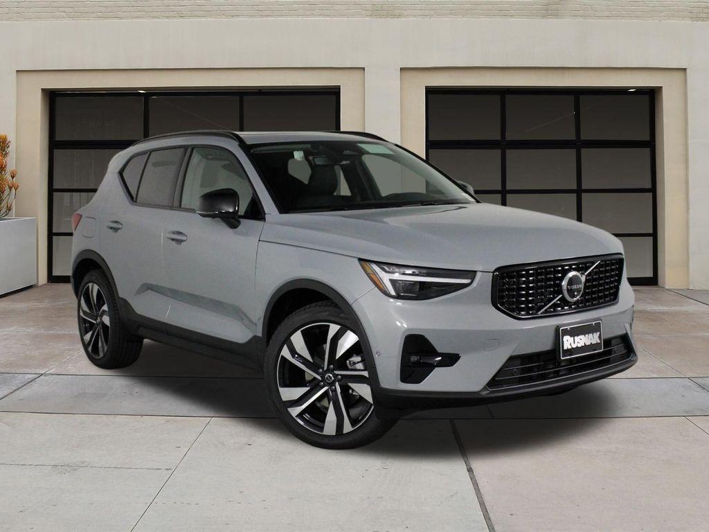 new 2025 Volvo XC40 car, priced at $41,998