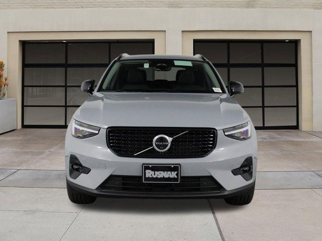 new 2025 Volvo XC40 car, priced at $41,998