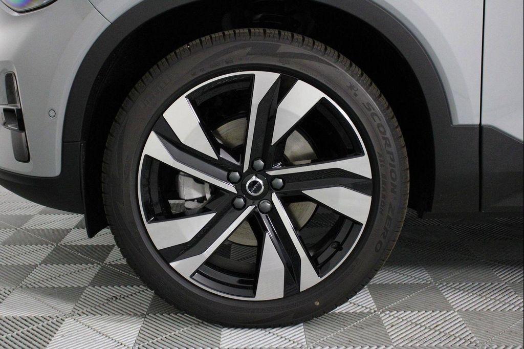 new 2025 Volvo XC40 car, priced at $41,998