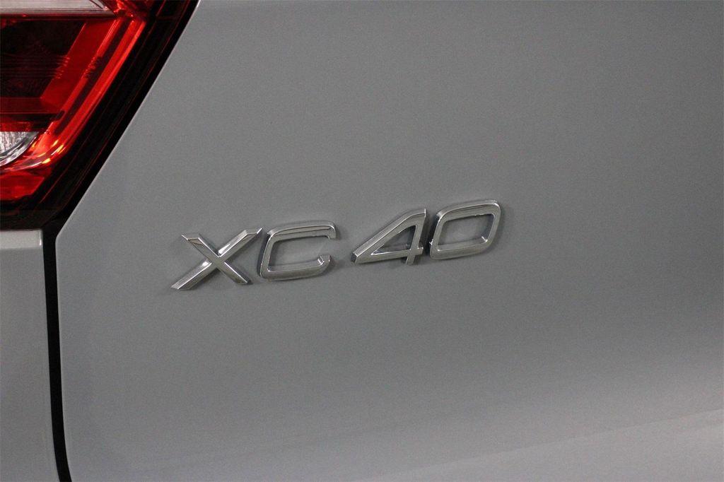 new 2025 Volvo XC40 car, priced at $41,998