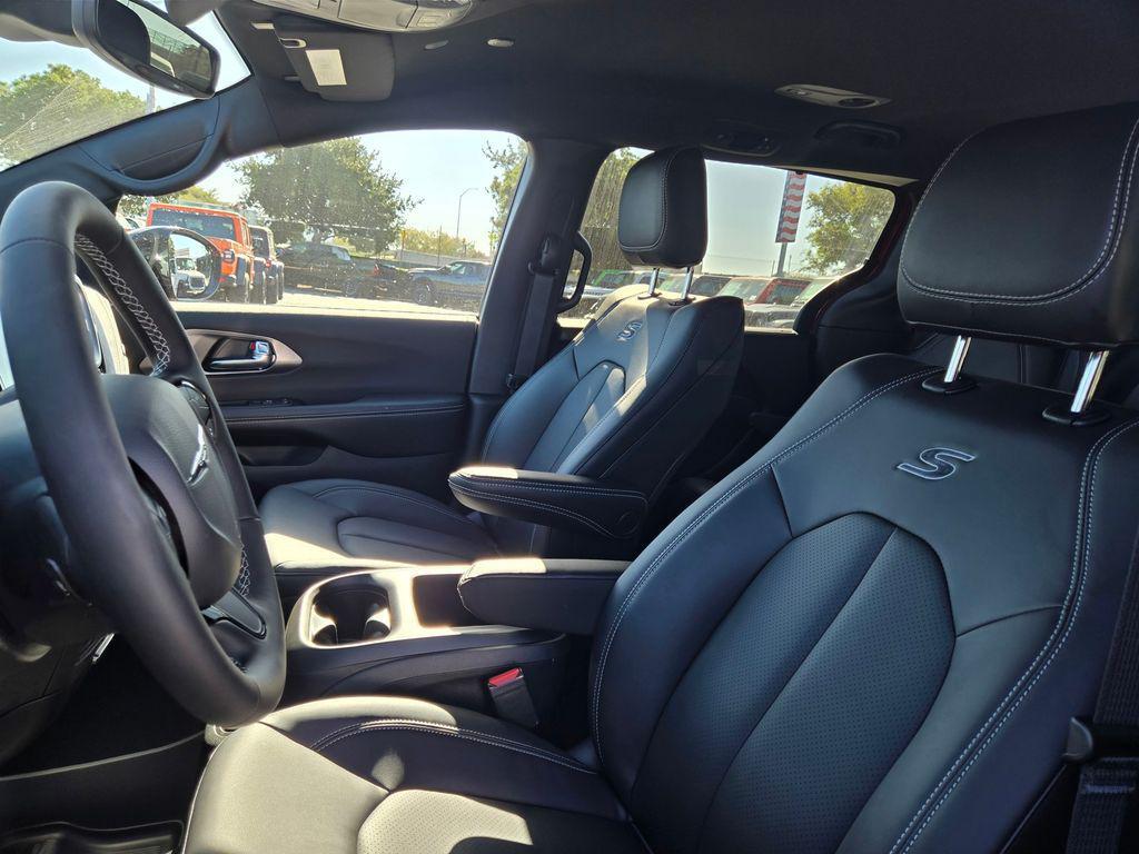 new 2026 Chrysler Pacifica car, priced at $42,995