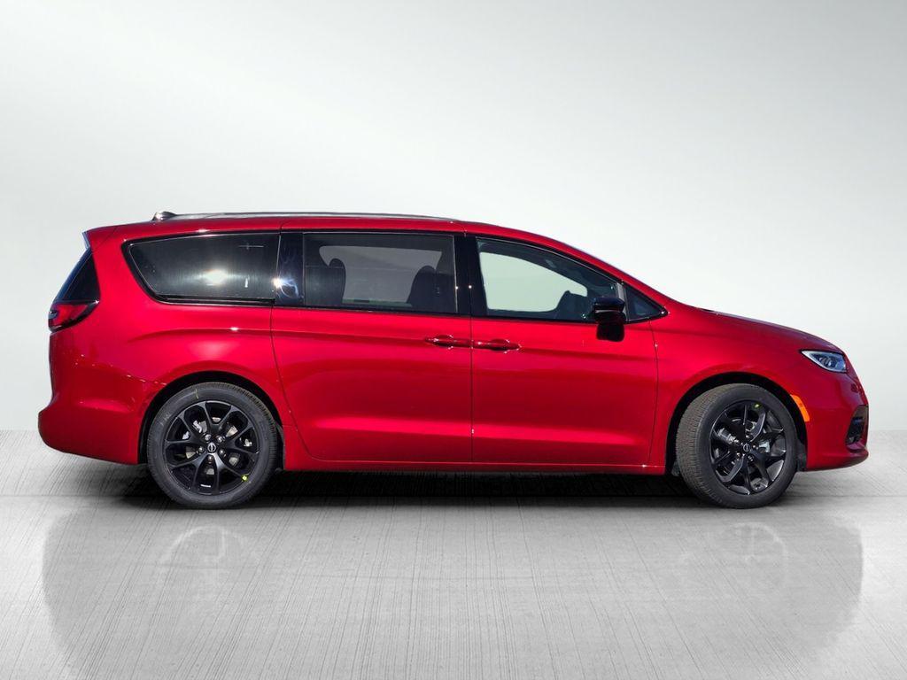 new 2026 Chrysler Pacifica car, priced at $42,995