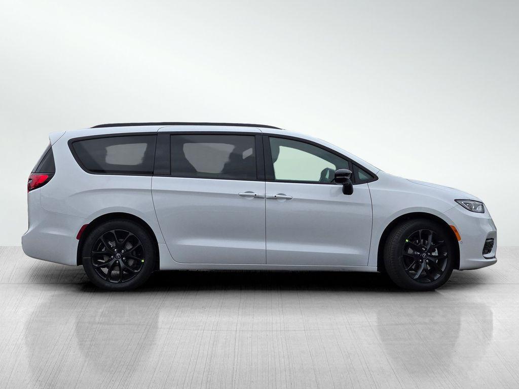 new 2026 Chrysler Pacifica car, priced at $41,995