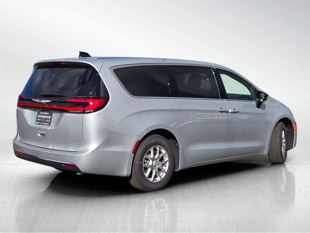 new 2026 Chrysler Pacifica car, priced at $39,495