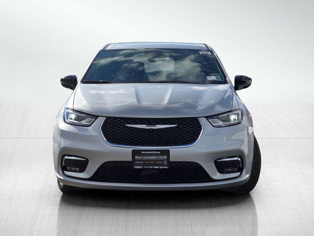 new 2026 Chrysler Pacifica car, priced at $39,495