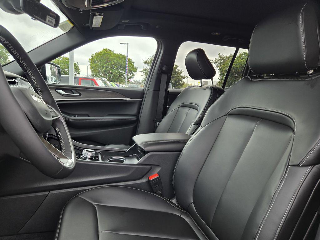 new 2026 Jeep Grand Cherokee car, priced at $49,985