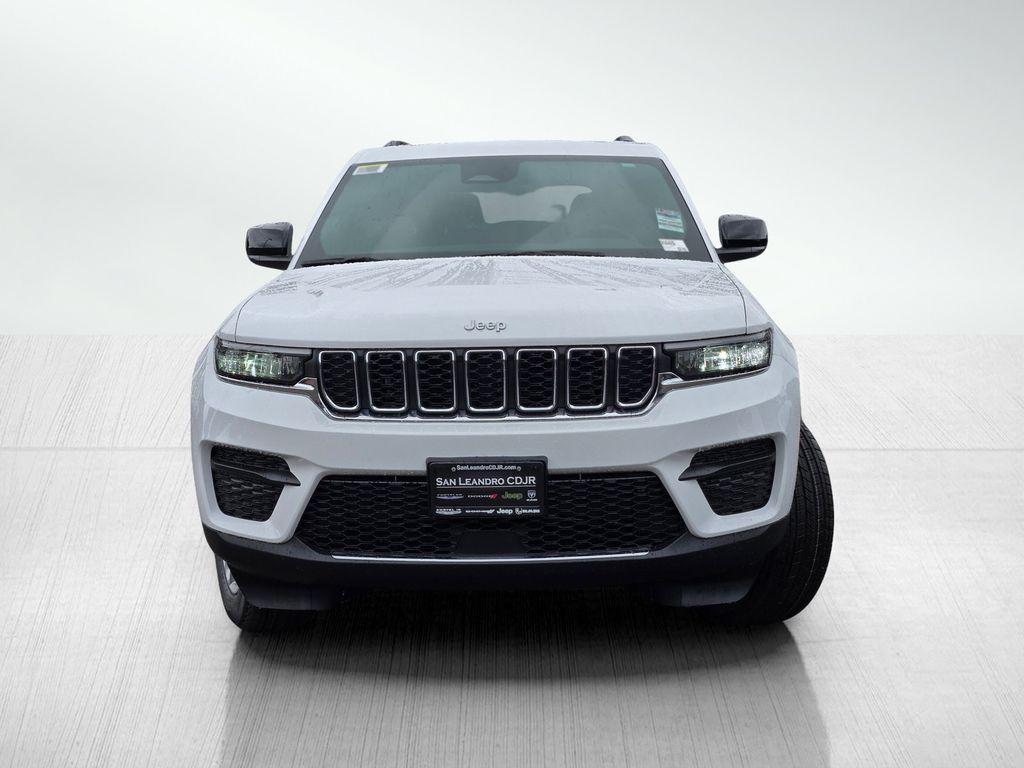 new 2026 Jeep Grand Cherokee car, priced at $45,900