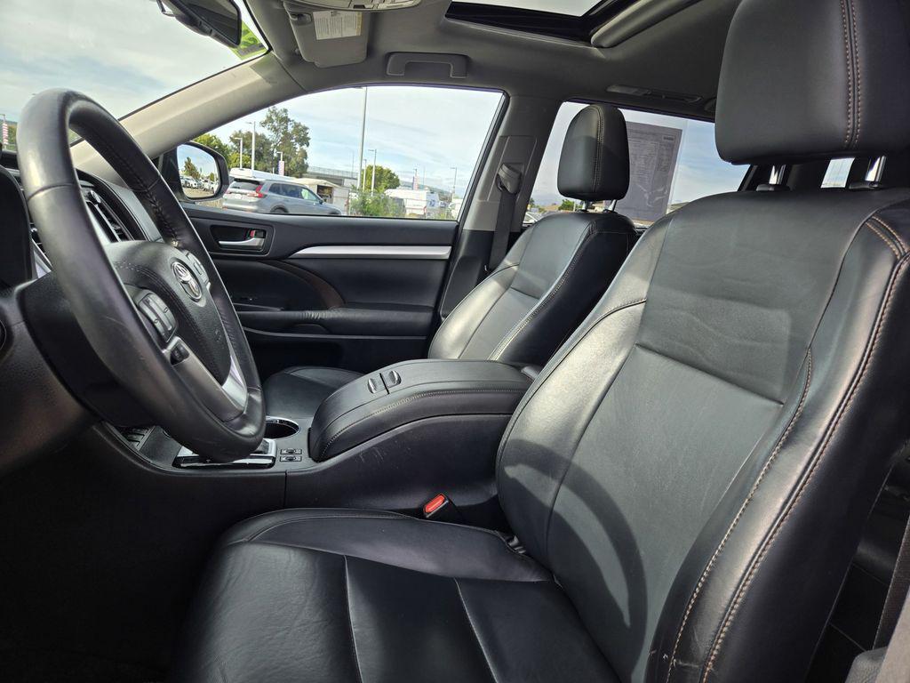 used 2015 Toyota Highlander car, priced at $26,995