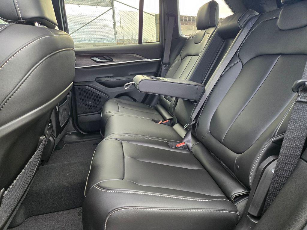 new 2025 Jeep Grand Cherokee car, priced at $49,995