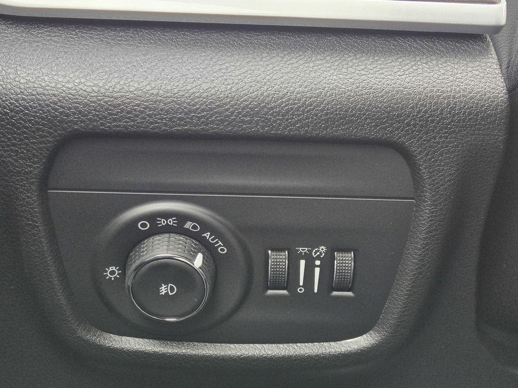 new 2025 Jeep Grand Cherokee car, priced at $49,995