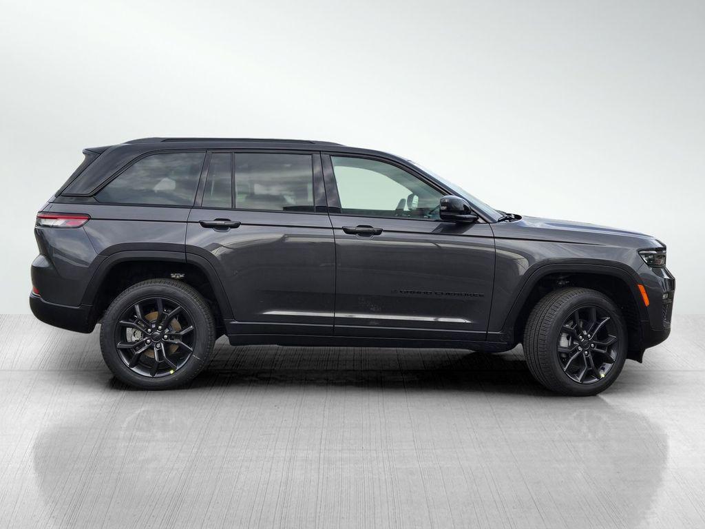new 2025 Jeep Grand Cherokee car, priced at $49,995