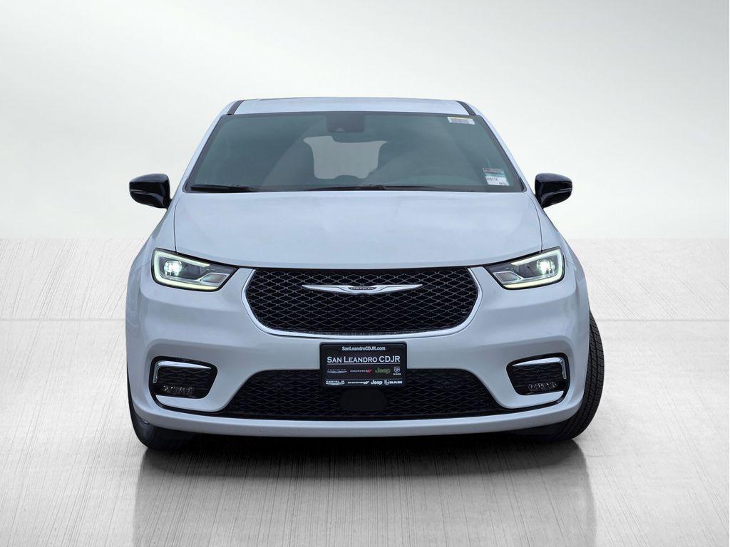 new 2026 Chrysler Pacifica car, priced at $39,995
