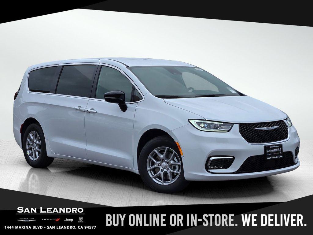 new 2026 Chrysler Pacifica car, priced at $39,495