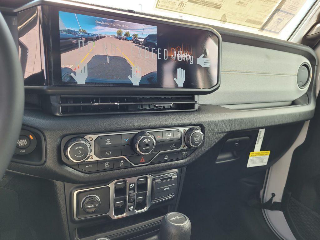 new 2025 Jeep Gladiator car, priced at $41,995