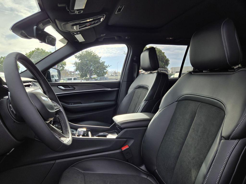 new 2026 Jeep Grand Cherokee car, priced at $46,995