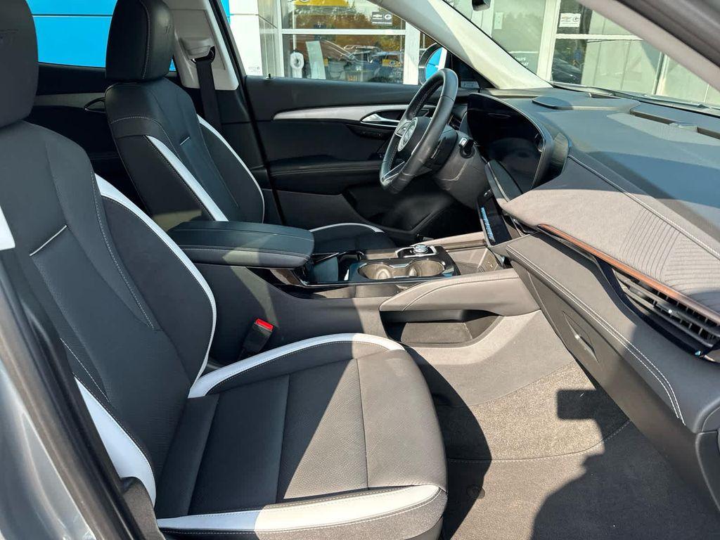 used 2025 Buick Envision car, priced at $33,993