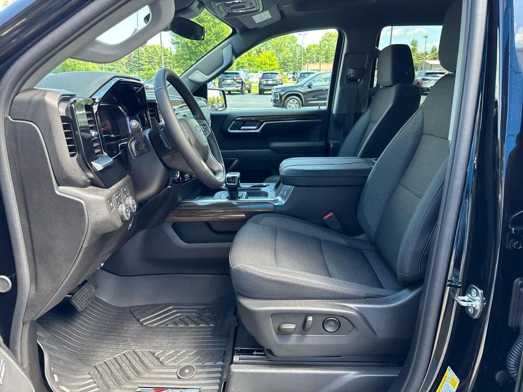 new 2025 Chevrolet Silverado 1500 car, priced at $53,998