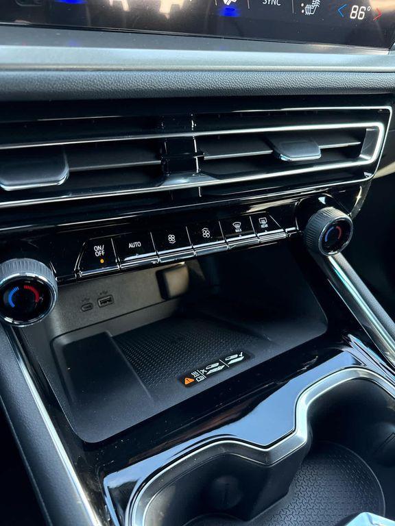 new 2026 Chevrolet Traverse car, priced at $44,299