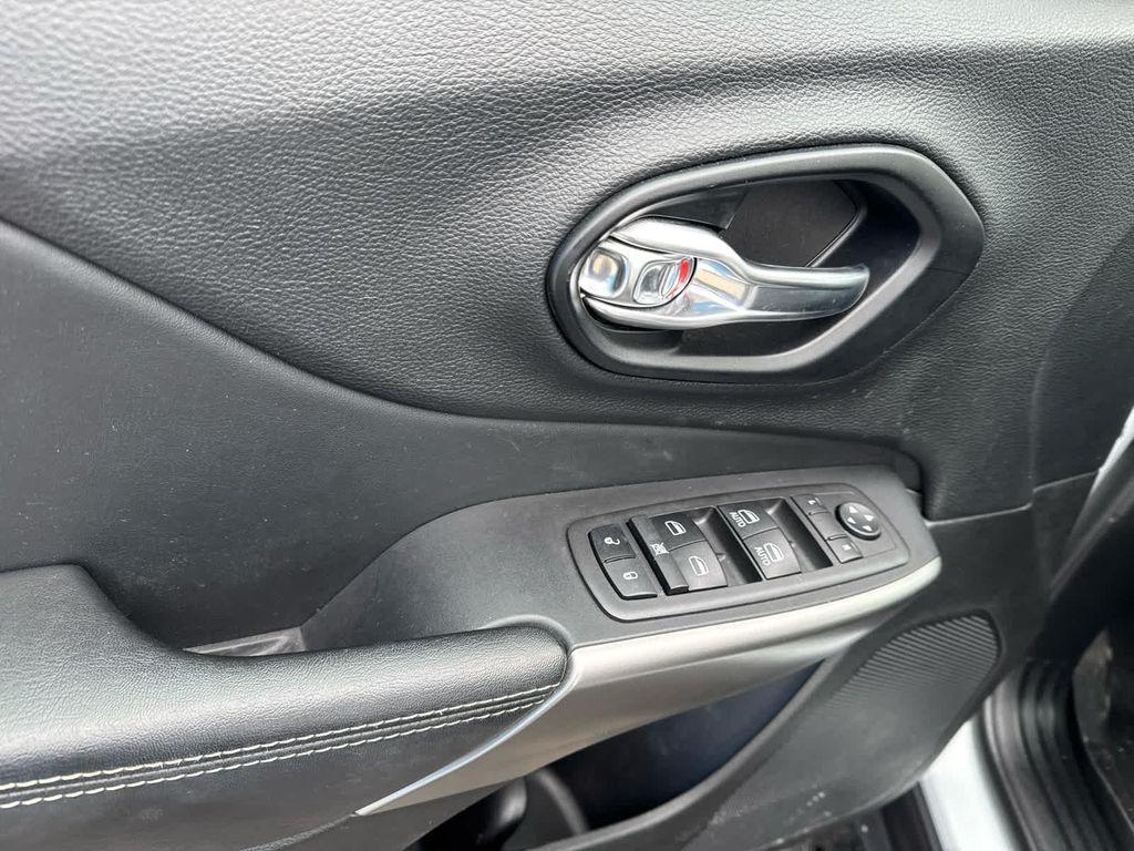 used 2021 Jeep Cherokee car, priced at $22,881