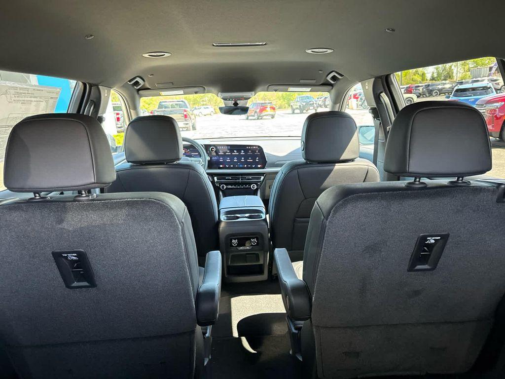 new 2026 Chevrolet Traverse car, priced at $48,305