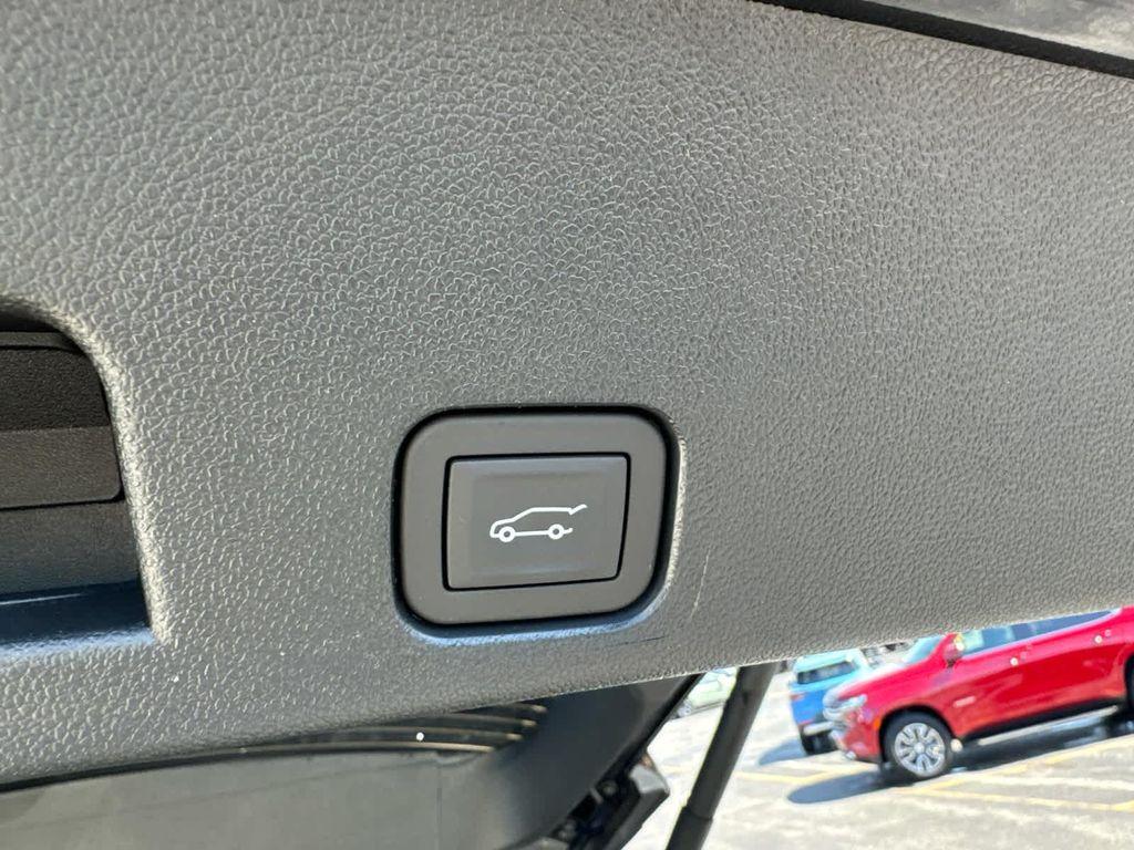 new 2026 Chevrolet Traverse car, priced at $48,305