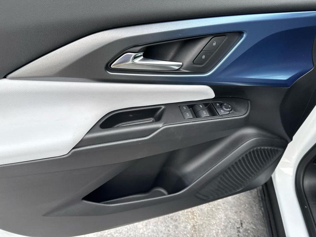 used 2025 Chevrolet Equinox EV car, priced at $28,900