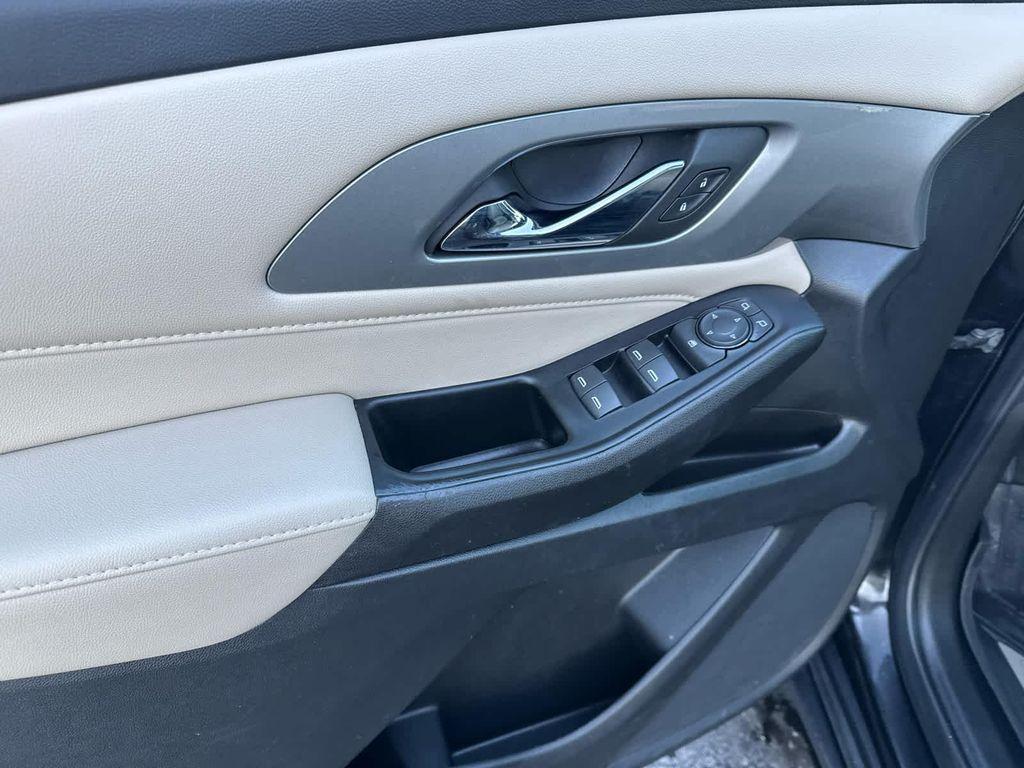 used 2024 Chevrolet Traverse car, priced at $28,981