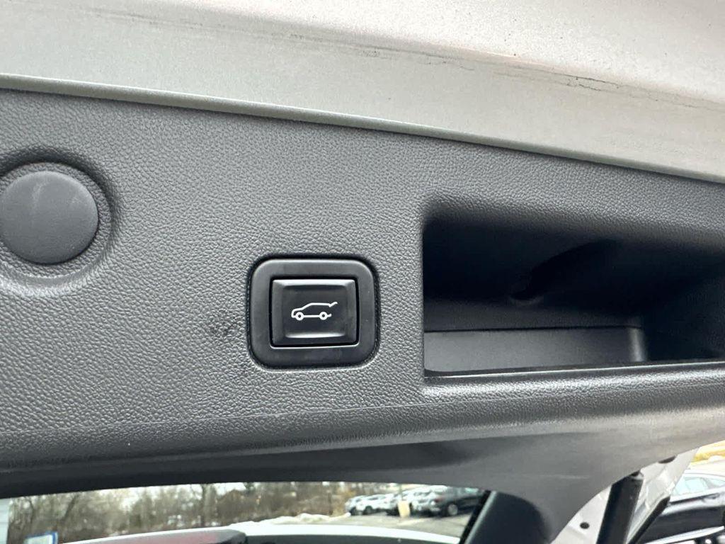 used 2021 Chevrolet Equinox car, priced at $19,677