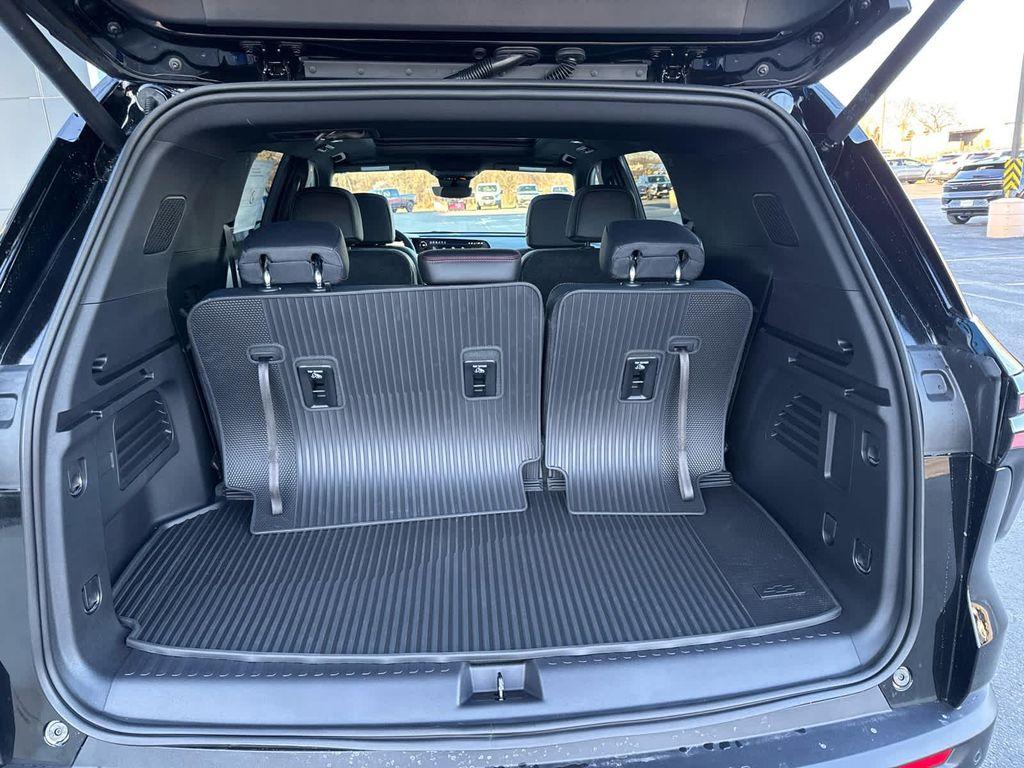 new 2026 Chevrolet Traverse car, priced at $52,717