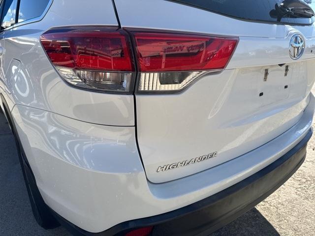 used 2019 Toyota Highlander car, priced at $25,988