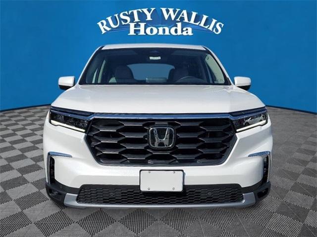 new 2025 Honda Pilot car, priced at $42,825