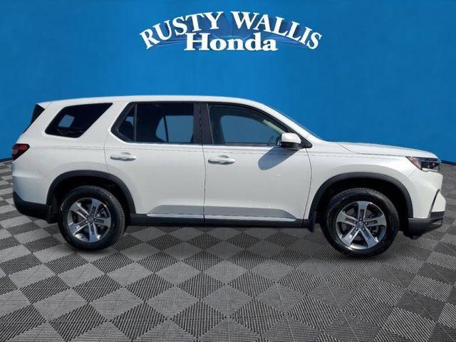 new 2025 Honda Pilot car, priced at $42,825