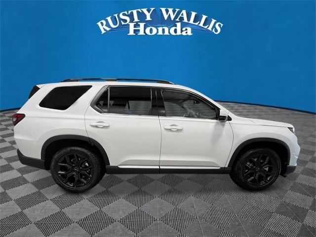new 2025 Honda Pilot car, priced at $49,813