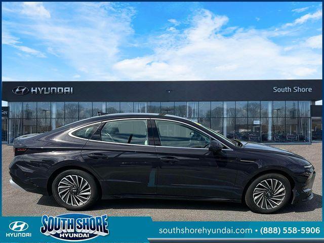 used 2025 Hyundai Sonata Hybrid car, priced at $24,999