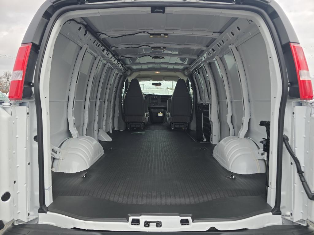 new 2026 Chevrolet Express 2500 car