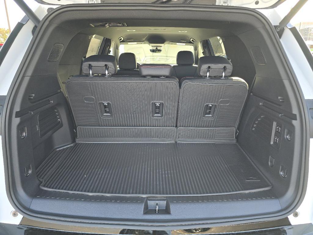 new 2026 Chevrolet Traverse car, priced at $53,715