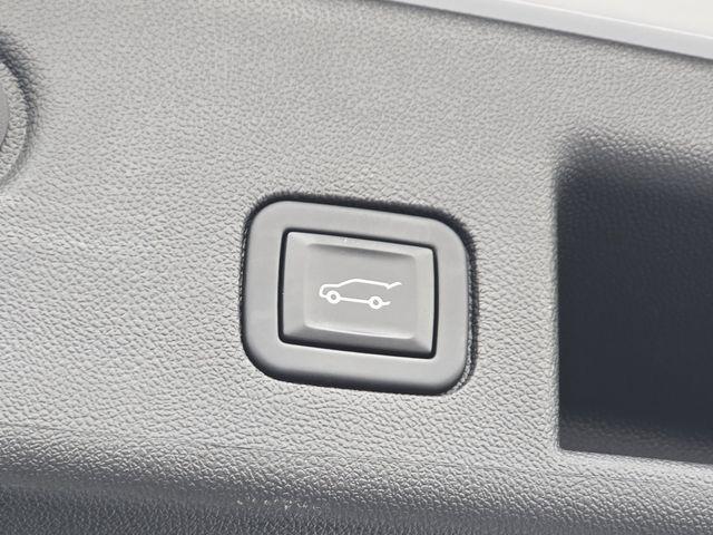 used 2023 Chevrolet Equinox car, priced at $21,200