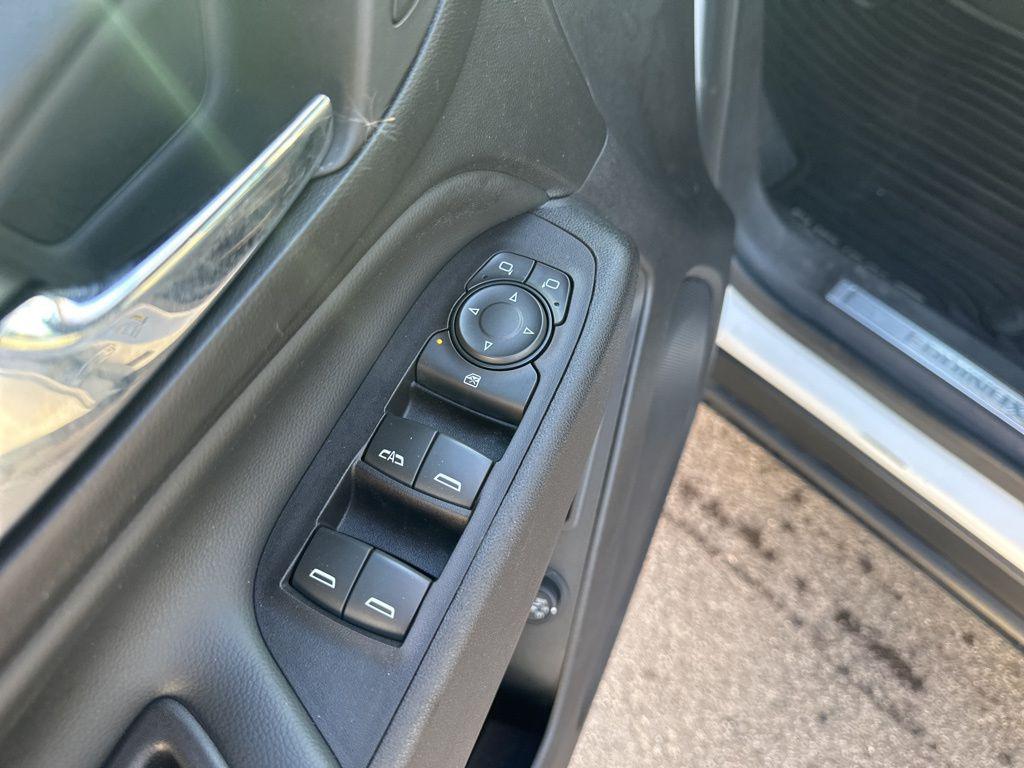 used 2018 Chevrolet Equinox car, priced at $10,900