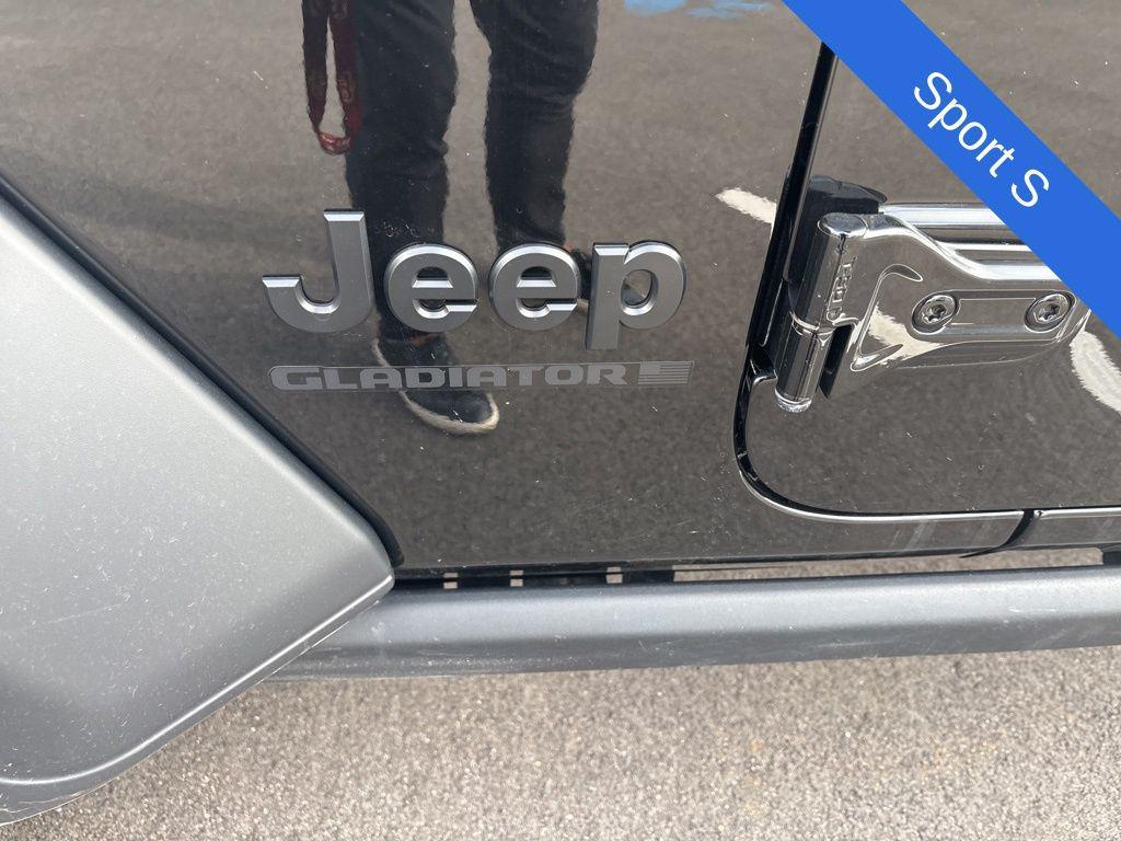 used 2025 Jeep Gladiator car, priced at $37,500
