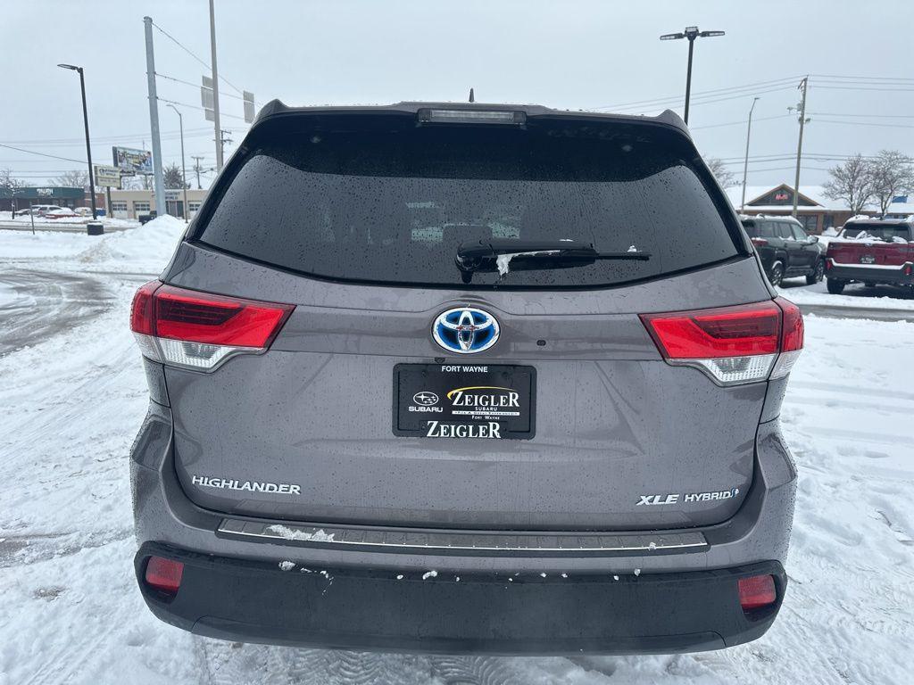 used 2018 Toyota Highlander Hybrid car, priced at $23,400