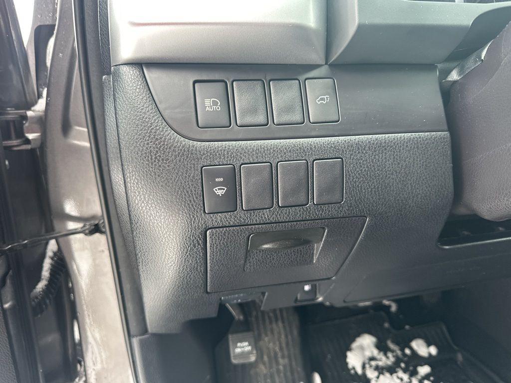 used 2018 Toyota Highlander Hybrid car, priced at $23,400