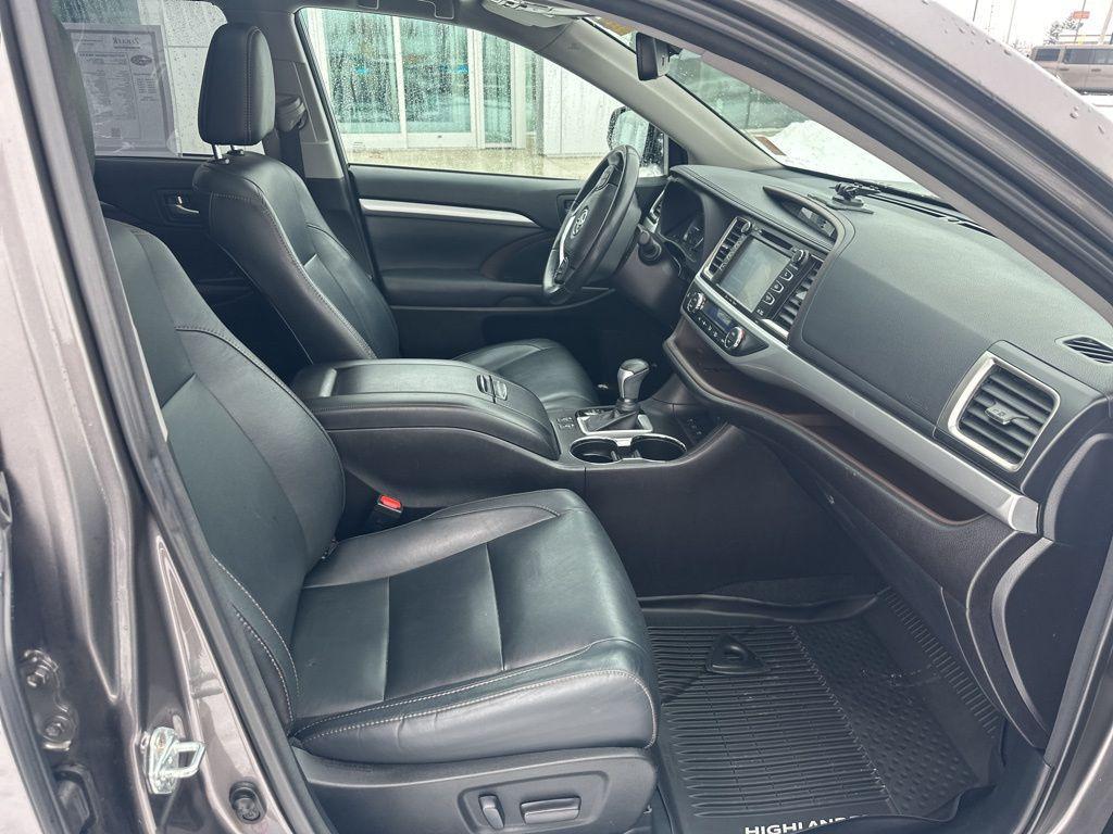 used 2018 Toyota Highlander Hybrid car, priced at $23,400