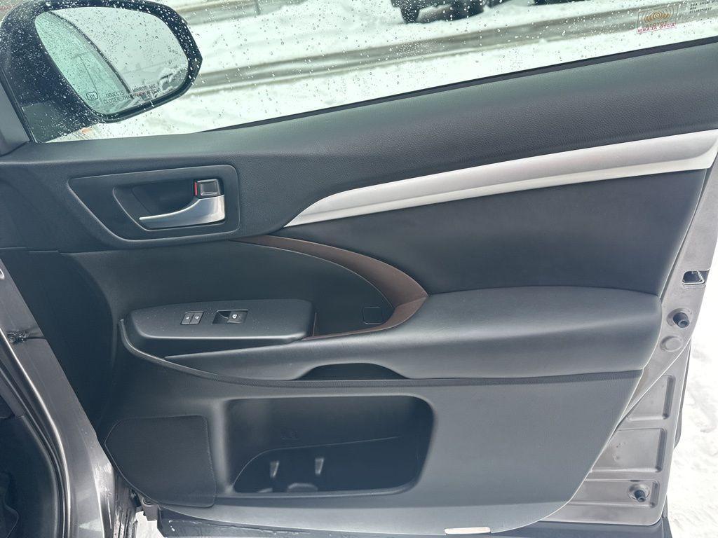 used 2018 Toyota Highlander Hybrid car, priced at $23,400