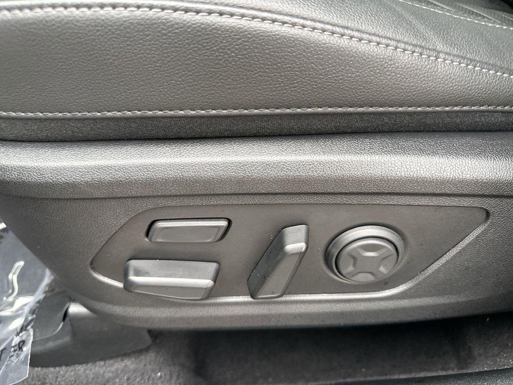 used 2024 Kia Sorento car, priced at $34,084