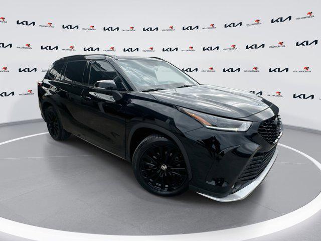 used 2023 Toyota Highlander car, priced at $30,999