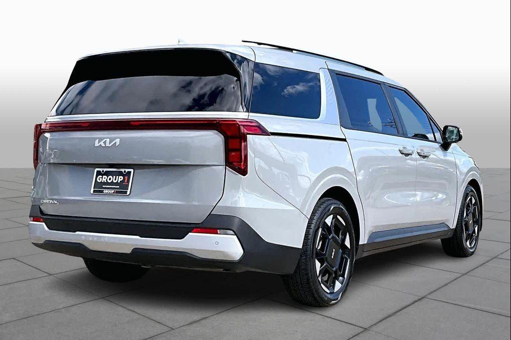 used 2025 Kia Carnival car, priced at $34,905