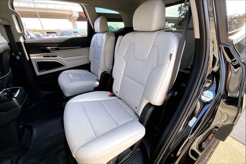 used 2024 Kia Telluride car, priced at $35,501