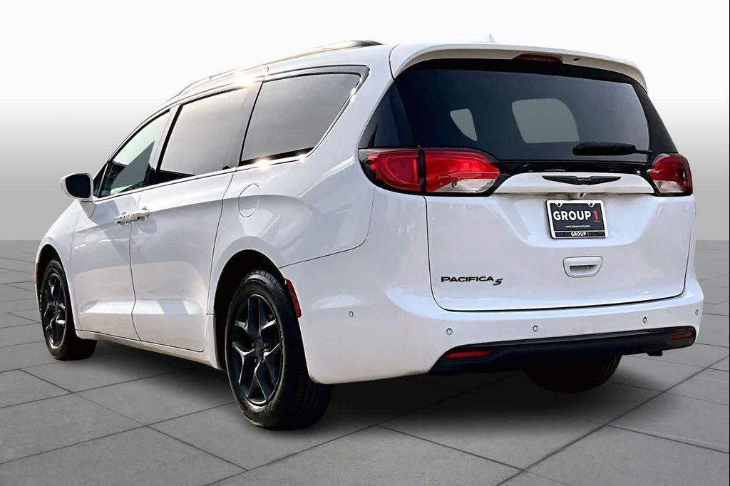 used 2018 Chrysler Pacifica car, priced at $14,656