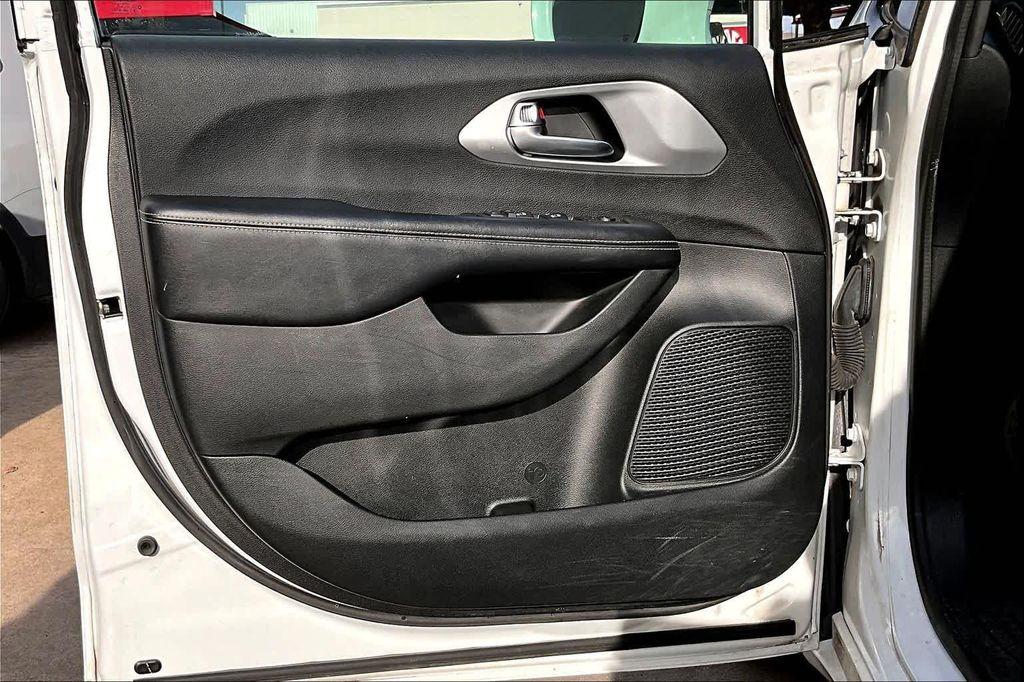 used 2018 Chrysler Pacifica car, priced at $14,656